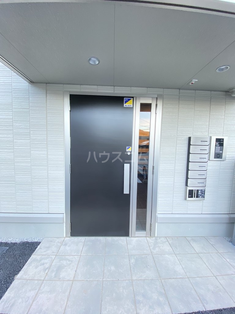 27/30 エントランス