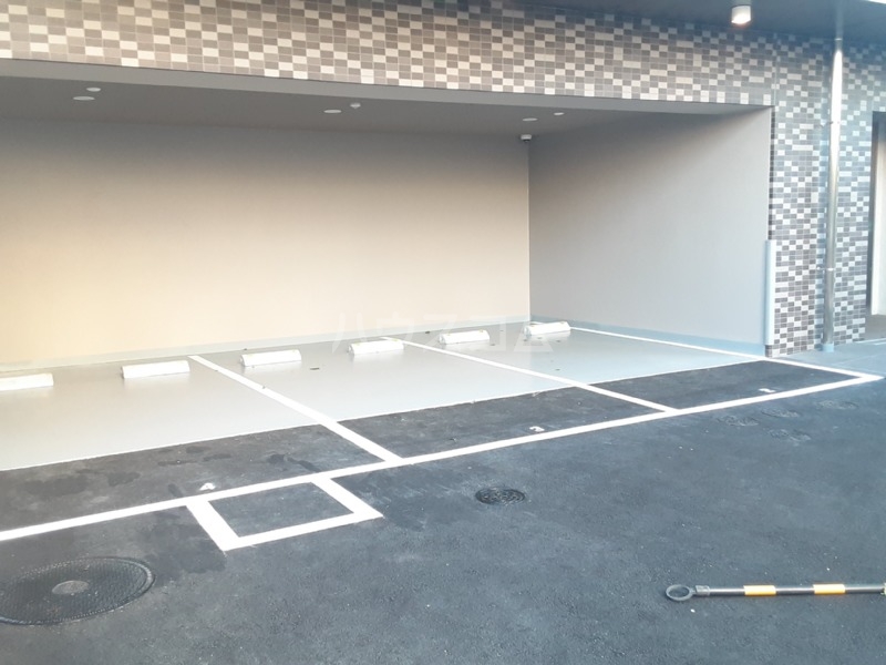 23/30 駐車場
