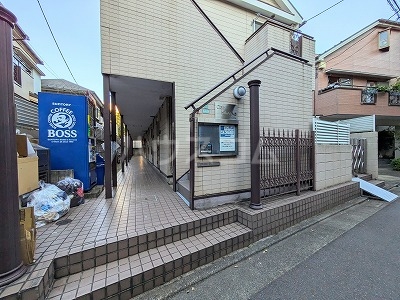 21/25 エントランス