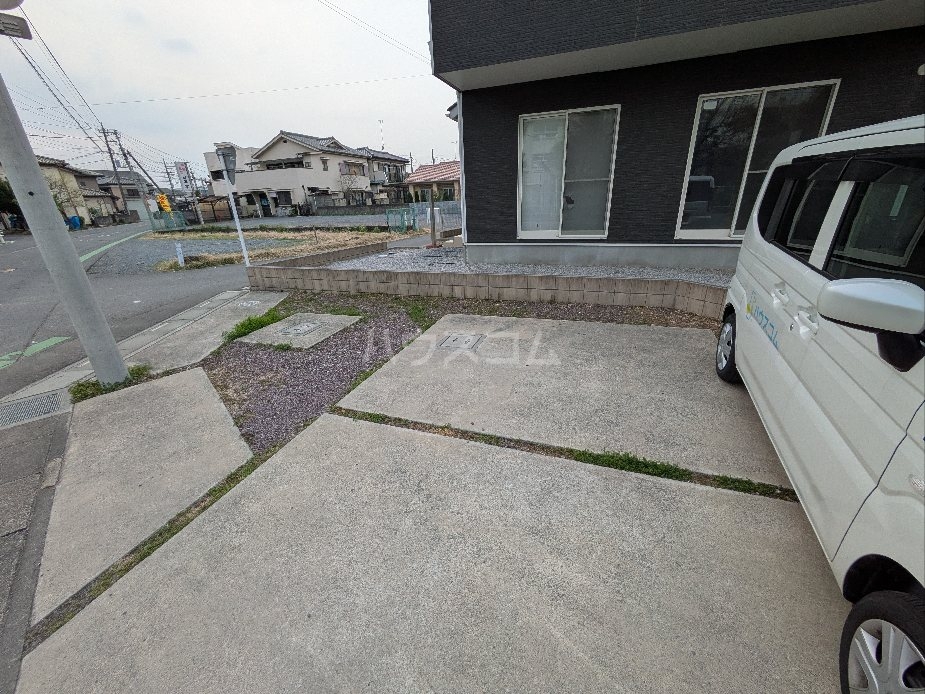 27/30 駐車場