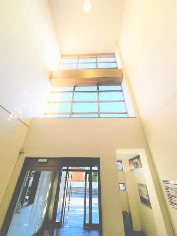 28/30 エントランス