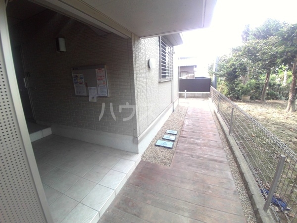 27/30 エントランス