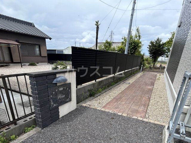 23/30 エントランス