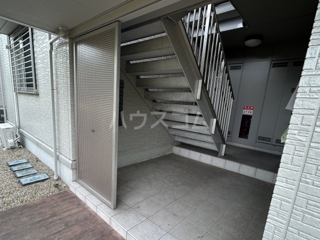 24/30 エントランス
