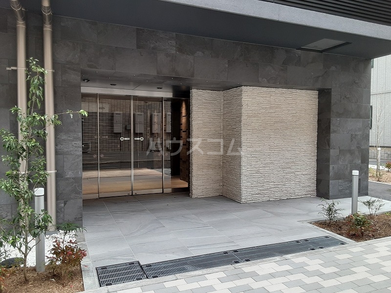 28/30 エントランス