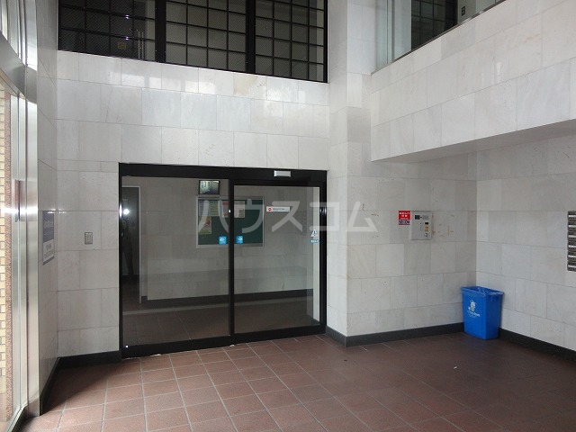 24/30 エントランス