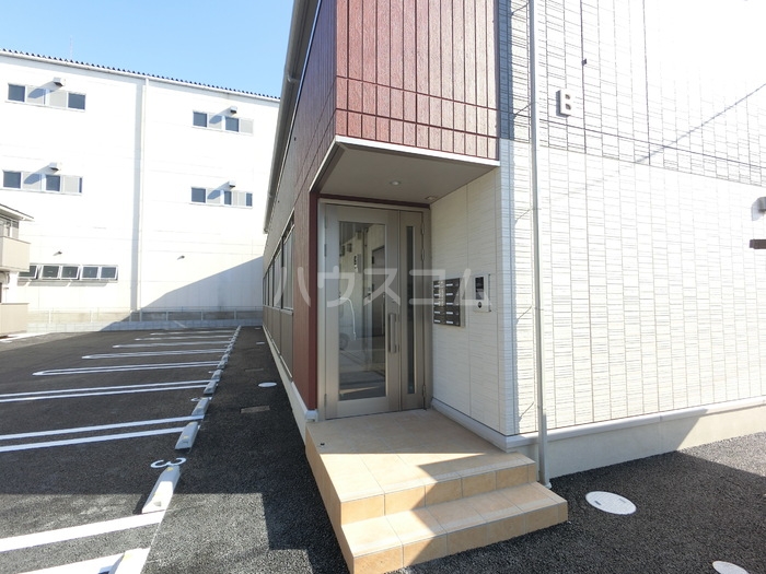 18/21 エントランス