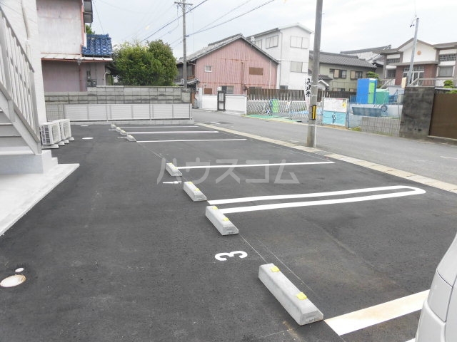 28/30 駐車場