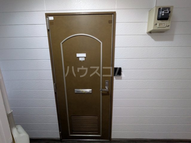 28/30 エントランス