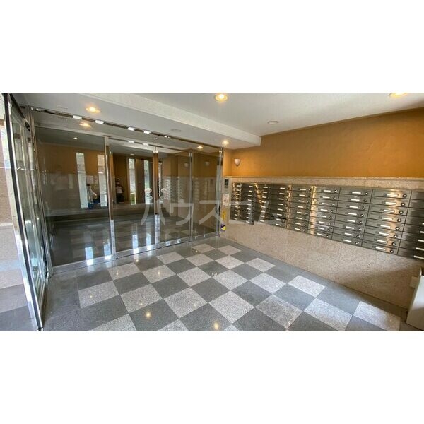 19/28 エントランス