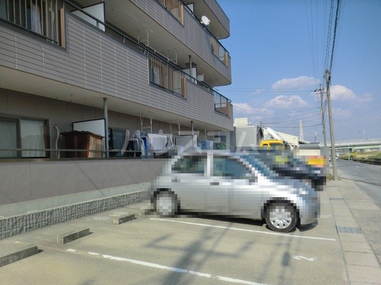 16/17 駐車場