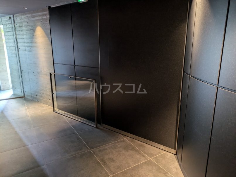 24/30 エントランス