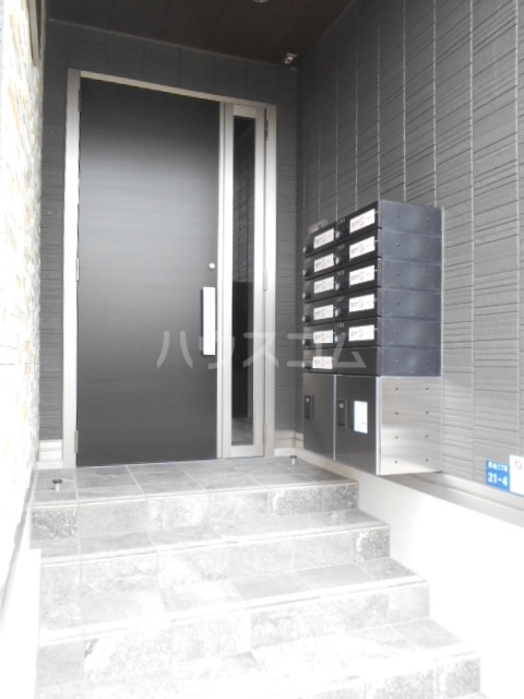 23/25 エントランス