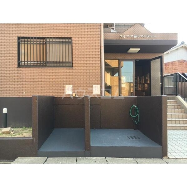 2/4 エントランス