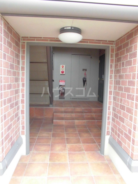 18/22 エントランス