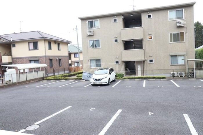 28/30 駐車場