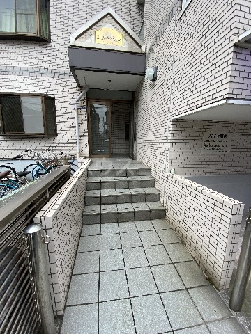 17/26 エントランス