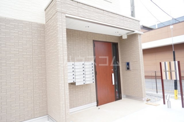 24/30 エントランス