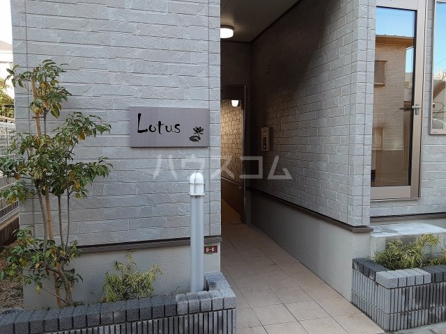 20/30 エントランス