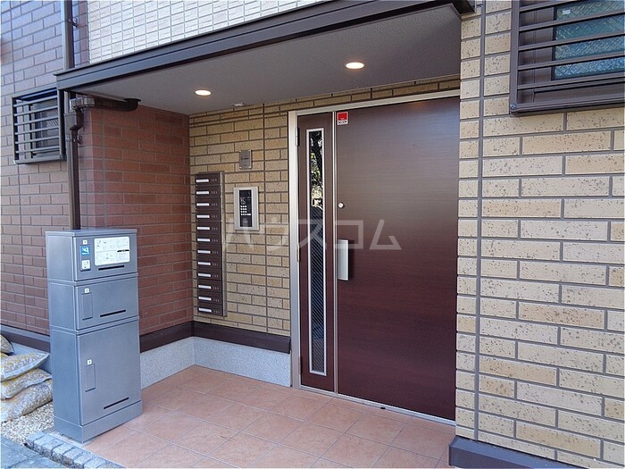 17/23 エントランス