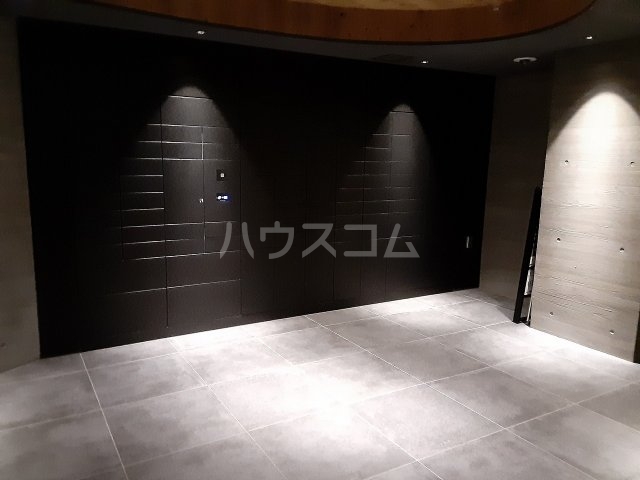 21/28 エントランス