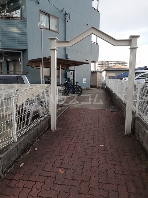 14/22 エントランス