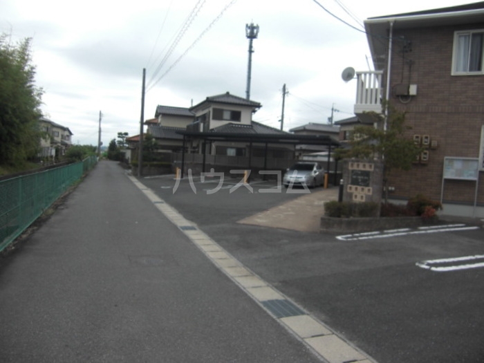 18/27 駐車場