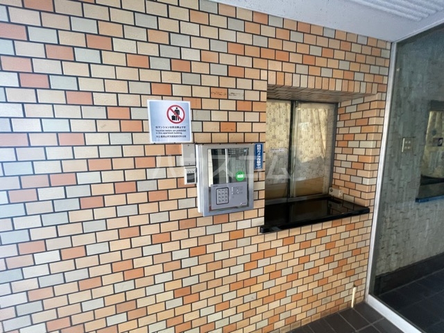 19/30 エントランス