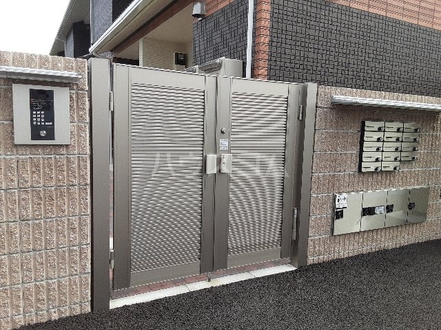 18/28 エントランス