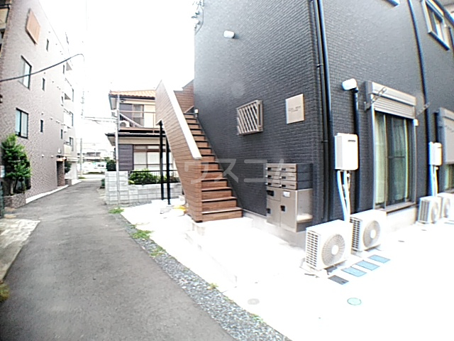 27/30 エントランス