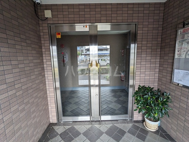 24/30 エントランス