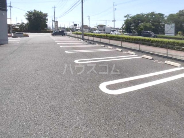 2/3 駐車場