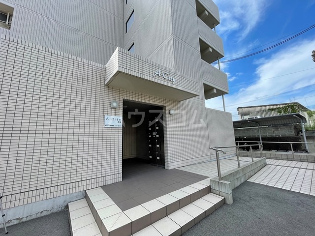 28/30 エントランス