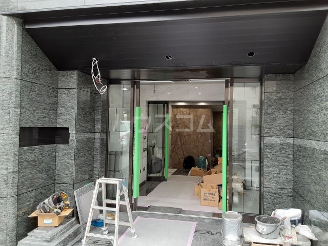 21/30 エントランス