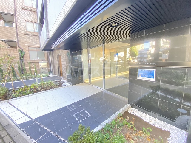 28/30 エントランス