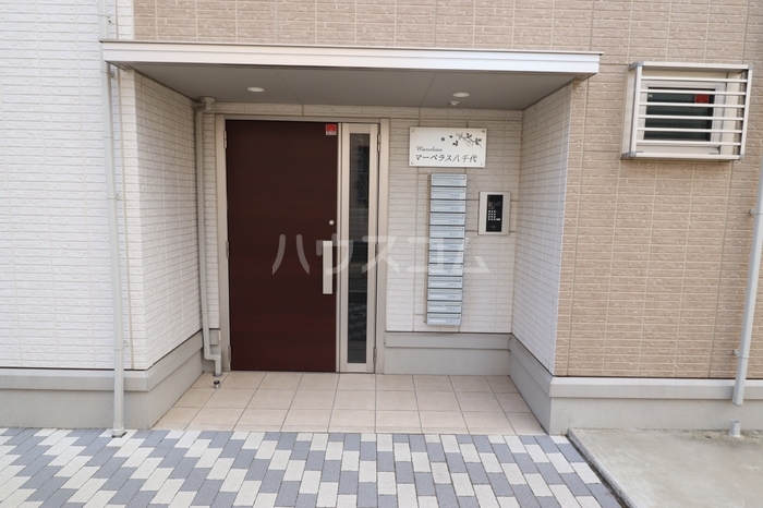 27/30 エントランス