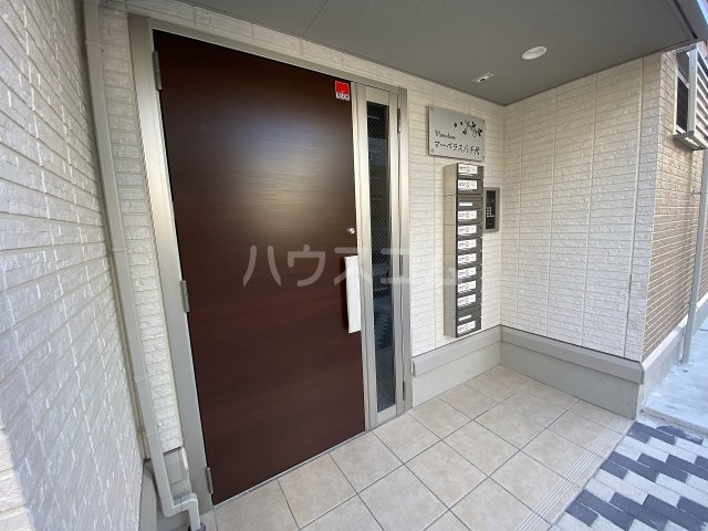 28/30 エントランス