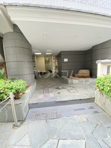 25/30 エントランス