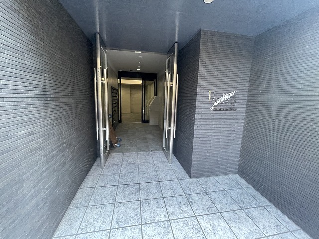 26/30 エントランス