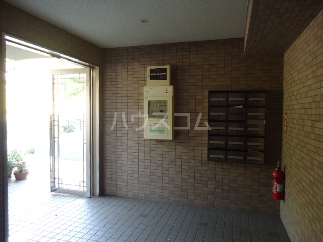 21/30 エントランス