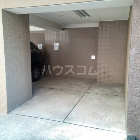 27/30 駐車場