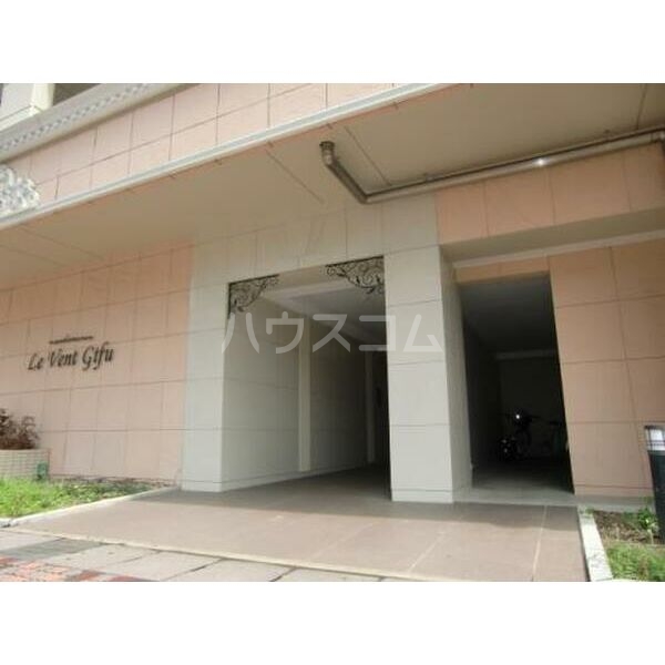 14/18 エントランス