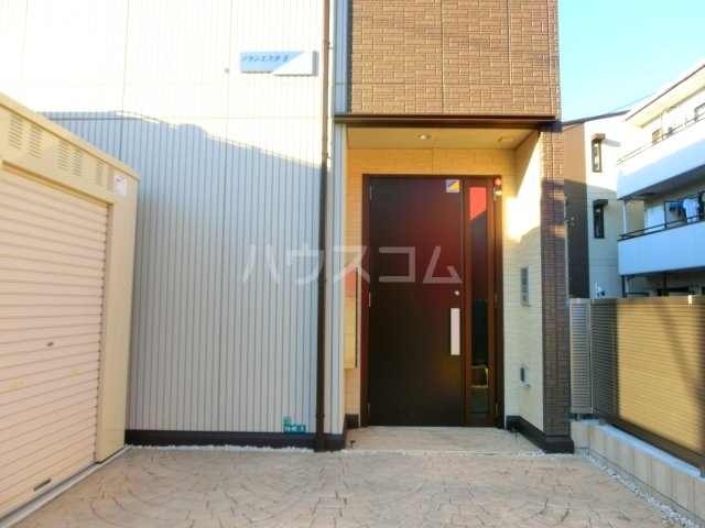 27/30 エントランス