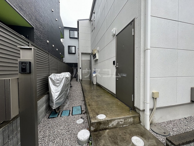 26/30 エントランス