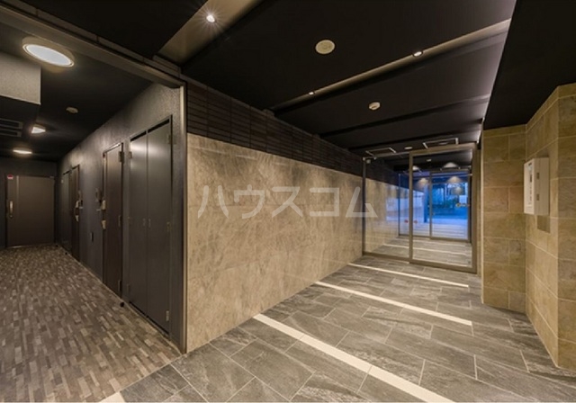 14/20 エントランス