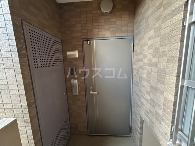 28/30 エントランス