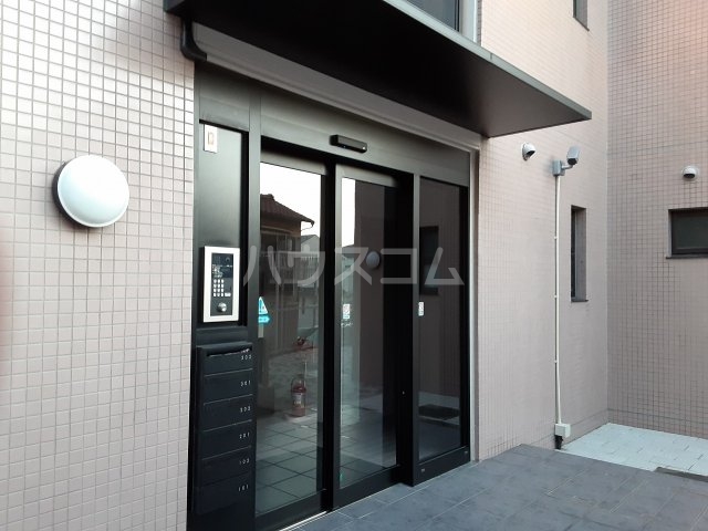 27/30 エントランス