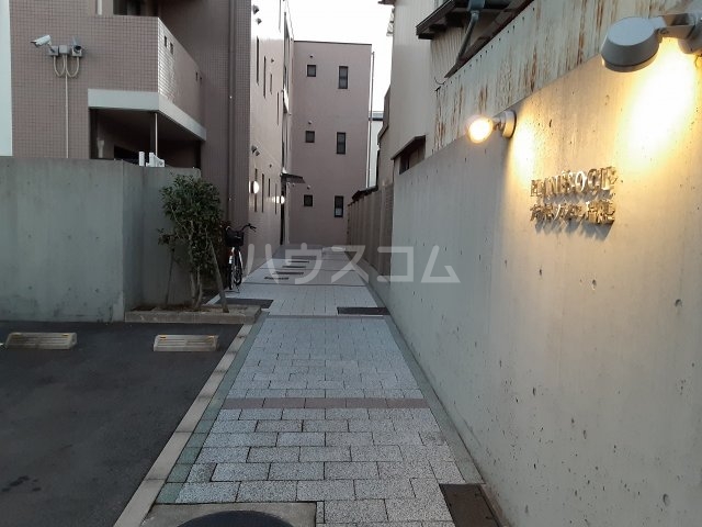 28/30 エントランス