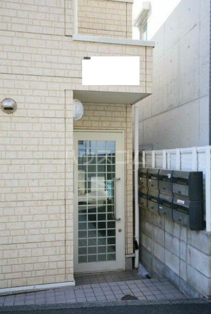 27/30 エントランス