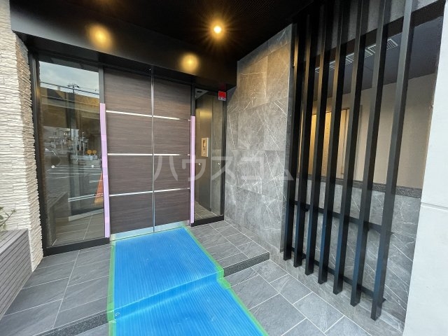 27/30 エントランス